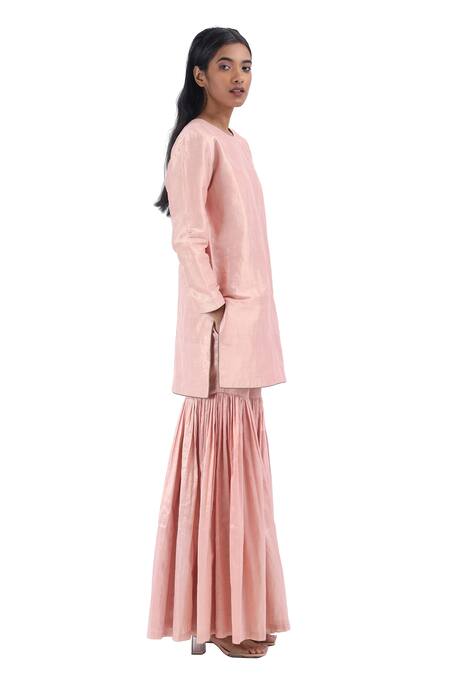 Buy_Akaaro_Pink Silk Embroidery Round Neck Kurta Set With Dupatta _Online_at_Aza_Fashions