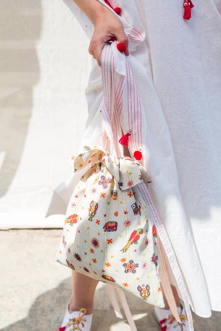 Buy Nikasha White Cotton Round Kaftan Dress Online at Aza Fashions Buy_Nikasha_White Cotton Round Kaftan Dress _Online_at_Aza_Fashions