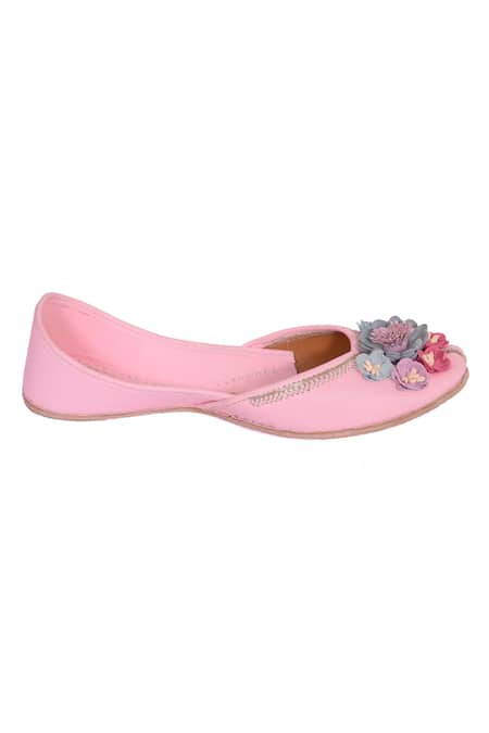 5elements Pink Embroidered Floral Juttis Online at Aza Fashions 5elements_Pink Embroidered Floral Juttis _Online_at_Aza_Fashions