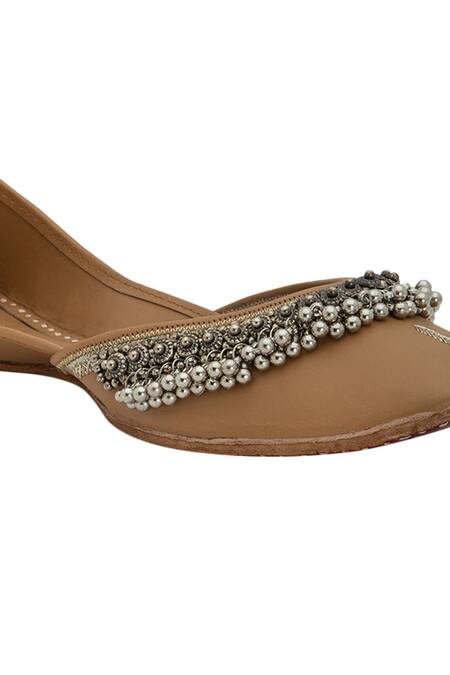 5elements_Beige Ghunghroo Embellished Juttis _at_Aza_Fashions