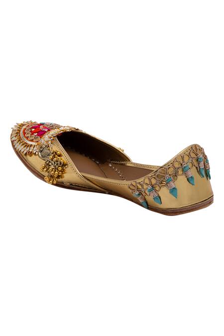 Shop 5elements Gold Patchwork Ghunghroo Juttis Online at Aza Fashions Shop_5elements_Gold Patchwork Ghunghroo Juttis _Online_at_Aza_Fashions