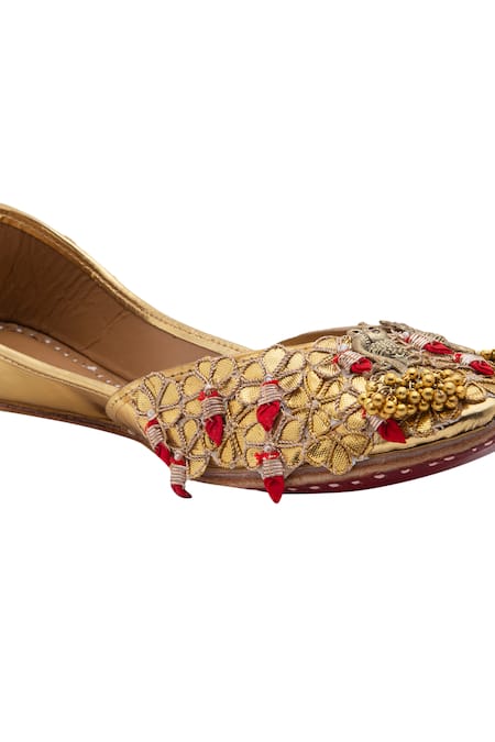 5elements_Gold Embellished Floral Ghunghroo Juttis _at_Aza_Fashions