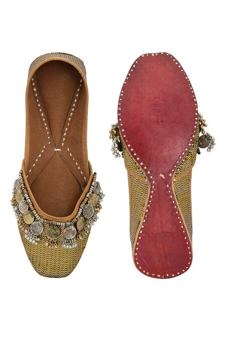 Shop 5elements Gold Coin Tassel Juttis at Aza Fashions Shop_5elements_Gold Coin Tassel Juttis _at_Aza_Fashions