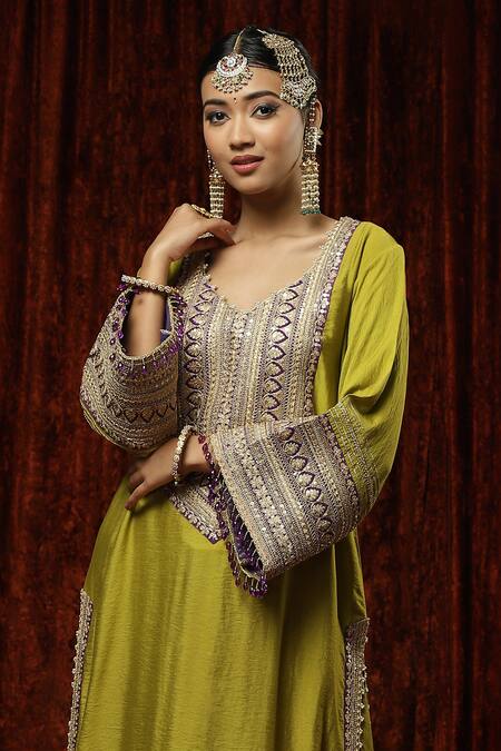 Buy_Shikhar Sharma_Green Silk Chanderi Embroidered Pearl Leaf Neck Kurta Pant Set 