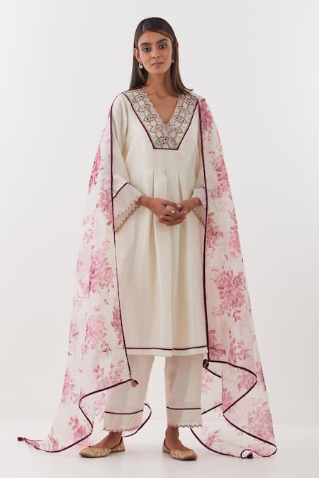 Shop Amisha Kothari Ivory Chanderi , Organza Embroidery, Tassels V-neck Abha Kurta Set Online at Aza Fashions Shop_Amisha Kothari_Ivory Chanderi , Organza Embroidery, Tassels V-neck Abha Kurta Set _Online_at_Aza_Fashions