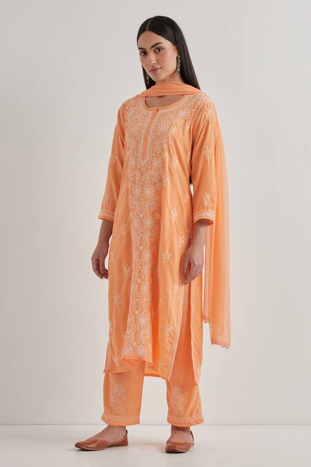 Priya Chaudhary Peach Cotton Embroidery Split V-neck Chikankari Kurta Set at Aza Fashions Priya Chaudhary_Peach Cotton Embroidery Split V-neck Chikankari Kurta Set _at_Aza_Fashions