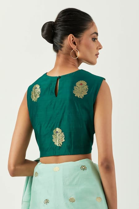 Label Earthen Green Brocade Embroidery Round Neck Mehzabeen Bnarasi Butti Saree With Blouse at Aza Fashions Label Earthen_Green Brocade Embroidery Round Neck Mehzabeen Bnarasi Butti Saree With Blouse _at_Aza_Fashions