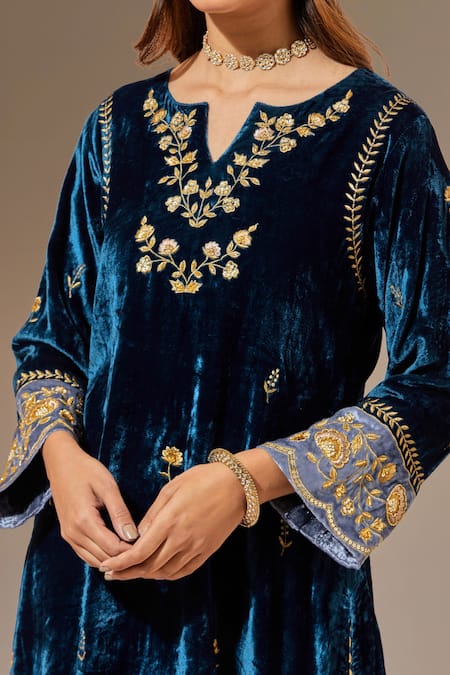 Anantaa By Roohi_Blue Velvet Floral Notched Placed Embroidered Kurta _at_Aza_Fashions
