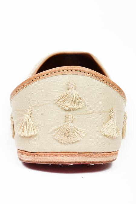 Miar Designs Ivory Resham Thread And Mirror Embroidered Tej Juttis at Aza Fashions Miar Designs_Ivory Resham Thread And Mirror Embroidered Tej Juttis_at_Aza_Fashions