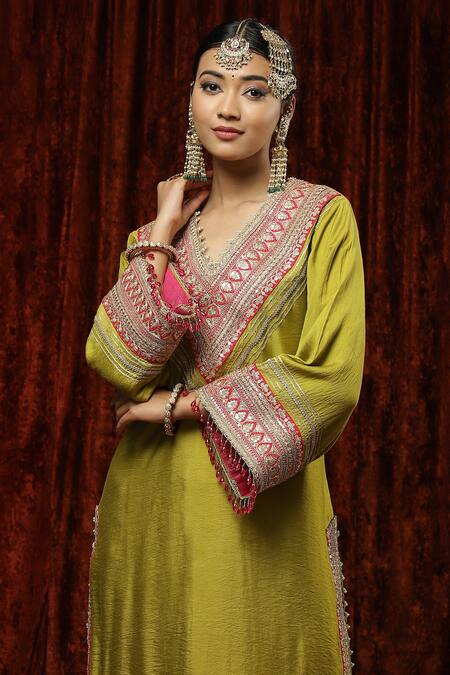 Shikhar Sharma_Green Silk Chanderi Embroidered Pearl V Neck Kurta Set _at_Aza_Fashions