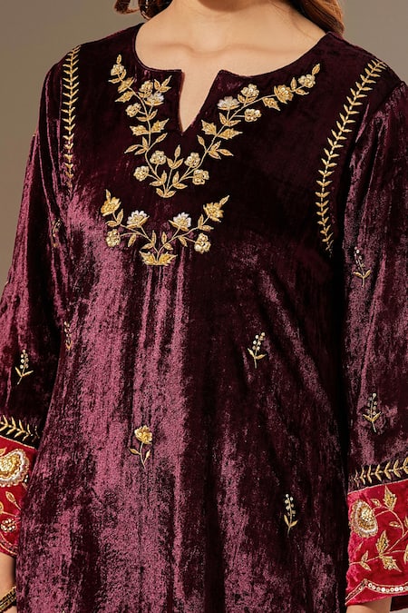 Anantaa By Roohi_Wine Velvet Floral Notched Embroidered Kurta _at_Aza_Fashions