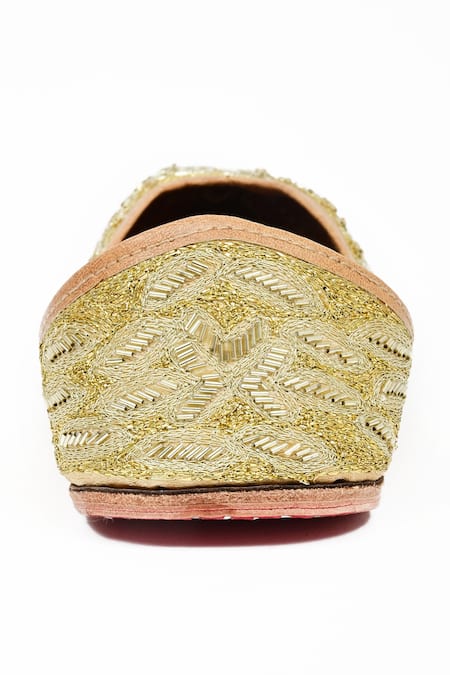 Miar Designs_Gold Cutdana And Zari Embroidered Diti Juttis_at_Aza_Fashions