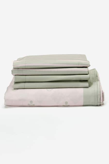 Kyoona_Green 100% Cotton Printed The Bageecha Floral Bedsheet Set_at_Aza_Fashions