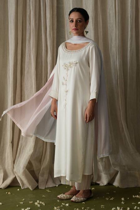 Kanika Sharma_White Modal, Muslin Pearls, Embroidery Scoop Neck Placement Kurta Set _at_Aza_Fashions