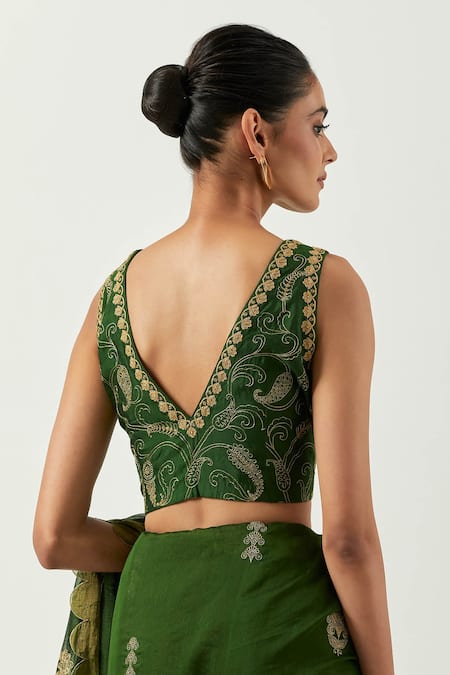 Label Earthen Green Chanderi Silk Embroidery V-neck Hina Woven Saree With Blouse at Aza Fashions Label Earthen_Green Chanderi Silk Embroidery V-neck Hina Woven Saree With Blouse _at_Aza_Fashions