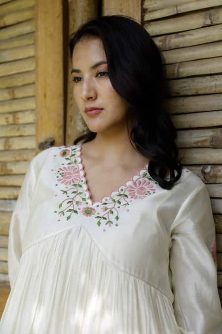 Raiman_Off White Chanderi Embroidery V-neck Anarkali Set _at_Aza_Fashions