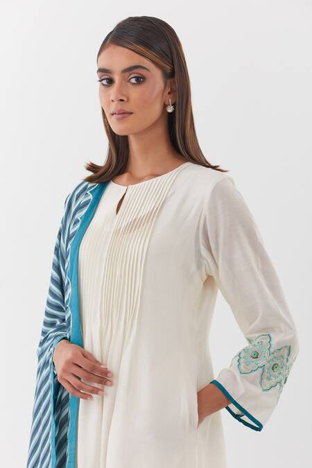 Amisha Kothari Ivory Chanderi , Organza Kusum Straight Kurta Set With Contrast Dupatta at Aza Fashions Amisha Kothari_Ivory Chanderi , Organza Kusum Straight Kurta Set With Contrast Dupatta _at_Aza_Fashions