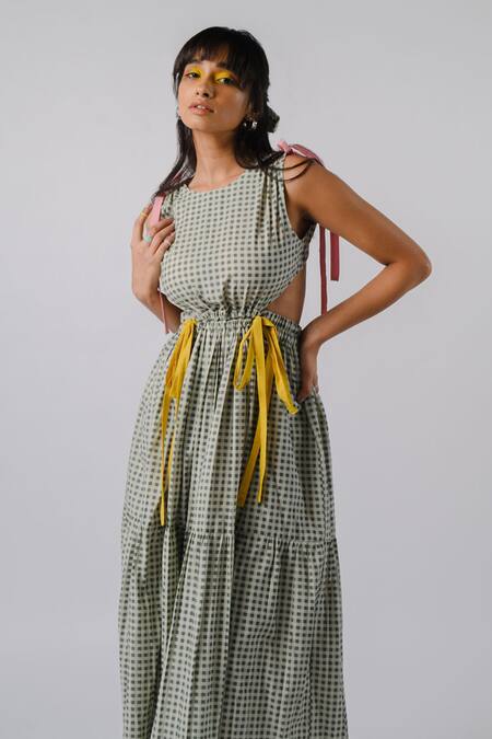 Tussah By Siddhi Shah Black Cotton Round Neck Tiered Dress at Aza Fashions Tussah By Siddhi Shah_Black Cotton Round Neck Tiered Dress _at_Aza_Fashions