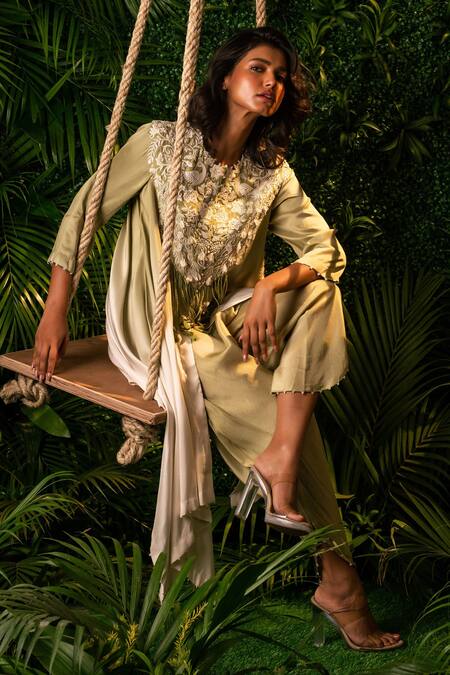 Pallavi Poddar_Green Silk Ombre Peacock Asymmetric Hem Cape And Dhoti Pant Set _Online_at_Aza_Fashions