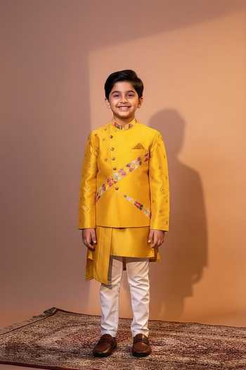 Yoseba Linear Embroidered Bundi Kurta Set For Kids