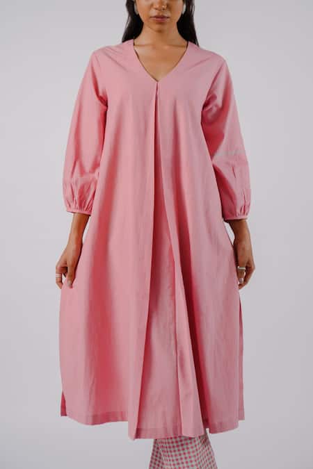 Shop Tussah By Siddhi Shah Pink Cotton V Neck Box Pleat Kurta Online at Aza Fashions Shop_Tussah By Siddhi Shah_Pink Cotton V Neck Box Pleat Kurta _Online_at_Aza_Fashions