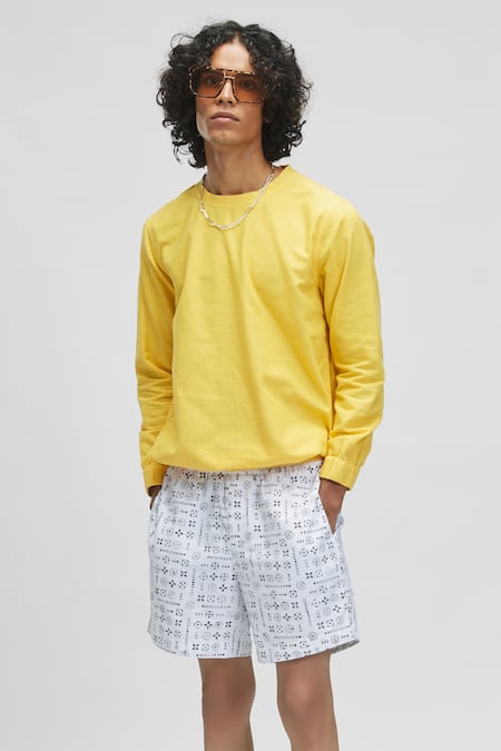 Terra Luna White 100% Organic Handloom Oxford Cotton Floral Hvar Print Shorts Online at Aza Fashions Terra Luna_White 100% Organic Handloom Oxford Cotton Floral Hvar Print Shorts _Online_at_Aza_Fashions