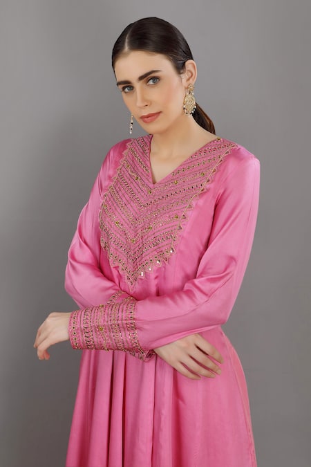Asaga_Pink Cotton Pant Mul Cotton Dupatta Organza, Kurta Chanderi Silk V Neck Set _at_Aza_Fashions