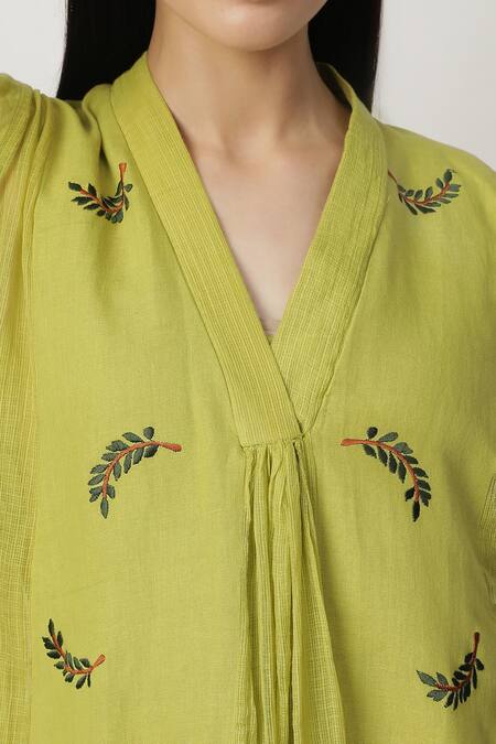 Buy_Musal_Green Cotton, Linen, Kota Doria Embroidery V-neck Tracey Leaf Kurta Pant Set