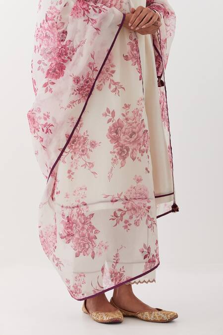 Amisha Kothari Ivory Chanderi , Organza Embroidery, Tassels V-neck Abha Kurta Set at Aza Fashions Amisha Kothari_Ivory Chanderi , Organza Embroidery, Tassels V-neck Abha Kurta Set _at_Aza_Fashions