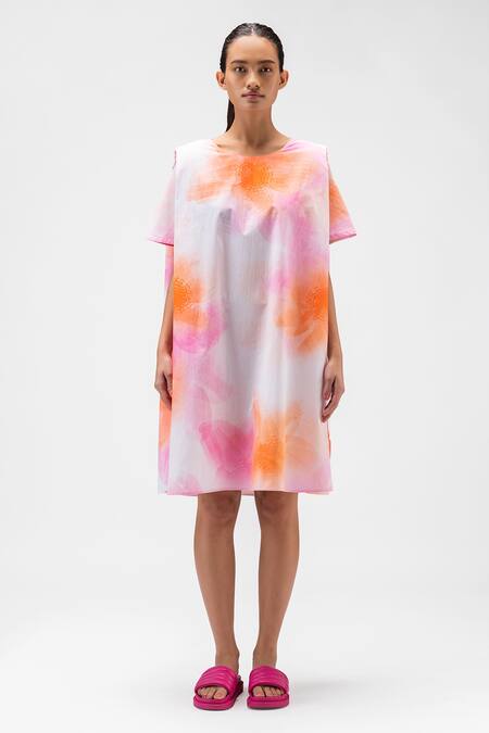 Genes Lecoanet Hemant White Cotton, Poplin Round Neck Ombre Flower Print Dress at Aza Fashions Genes Lecoanet Hemant_White Cotton, Poplin Round Neck Ombre Flower Print Dress_at_Aza_Fashions
