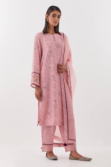 Amisha Kothari Pink Cotton, Silk Organza Zari, Piping Keyhole Gulposh Printed Rosette Kurta Set at Aza Fashions Amisha Kothari_Pink Cotton, Silk Organza Zari, Piping Keyhole Gulposh Printed Rosette Kurta Set _at_Aza_Fashions