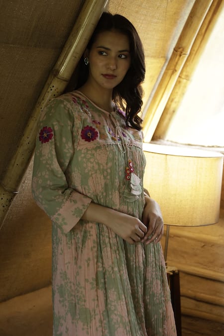 Raiman_Green Cotton Embroidery Round Neck Thread Kurta And Pant Set _at_Aza_Fashions