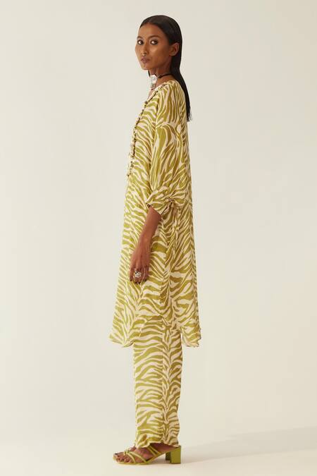 Buy Amka Green Chiffon Mirrors Scoop Neck Kasara Leopard Print Kurta With Pant Buy_Amka_Green Chiffon Mirrors Scoop Neck Kasara Leopard Print Kurta With Pant