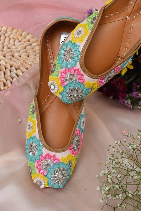Buy_Miar Designs_Multi Color Gul Floral Embroidered Juttis