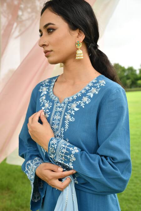 Buy_Seher Jaipur_Blue Cotton Slub And Chiffon Thread Round Jiya Floral Embroidered Kurta Pant Set _Online_at_Aza_Fashions