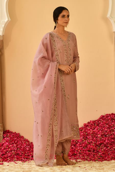 Seher Jaipur_Pink Muslin Silk, Dupatta Organza, Lining Gul Floral Embroidered Kurta Set _Online_at_Aza_Fashions