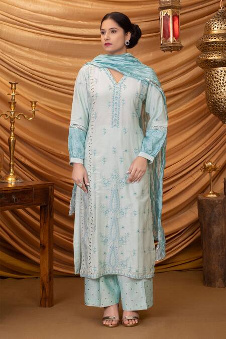 Ruh Clothing_Blue Cotton Silk, Mulmul Chikankari V Neck Beenisha Kurta Set _Online_at_Aza_Fashions