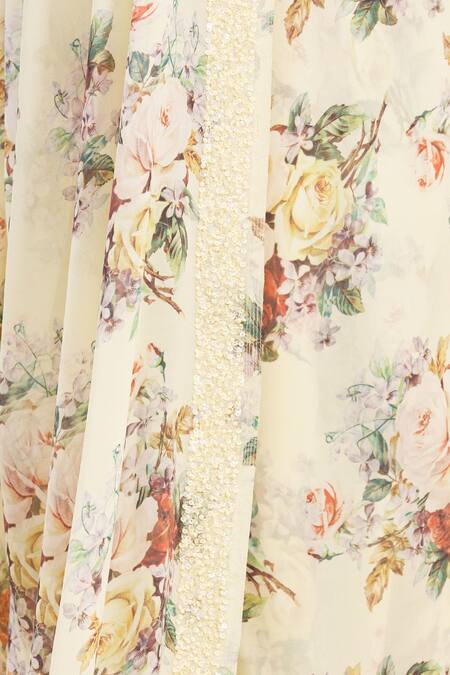 Pallavi Jaikishan_White Georgette Printed Saree_at_Aza_Fashions