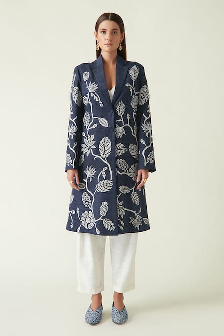 Payal Pratap_Ivory Matka Silk Embroidery Floral Notched Lapel Collar Gede Jacket  _Online_at_Aza_Fashions