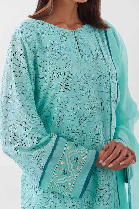 Amisha Kothari Blue Cotton, Silk Organza Embroidery, Zari Keyhole Neck Floral Printed Kurta Set at Aza Fashions Amisha Kothari_Blue Cotton, Silk Organza Embroidery, Zari Keyhole Neck Floral Printed Kurta Set _at_Aza_Fashions