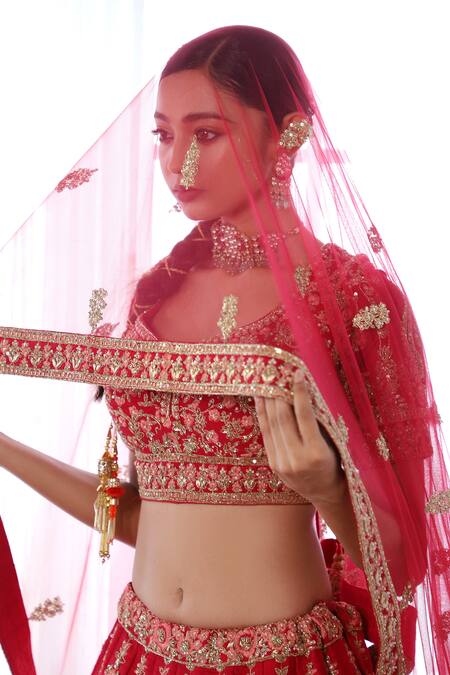 Pallavi Poddar_Red Silk, Tulle Embroidery, Sequins, Sahi Mor Botanical Bridal Lehenga Set _Online_at_Aza_Fashions