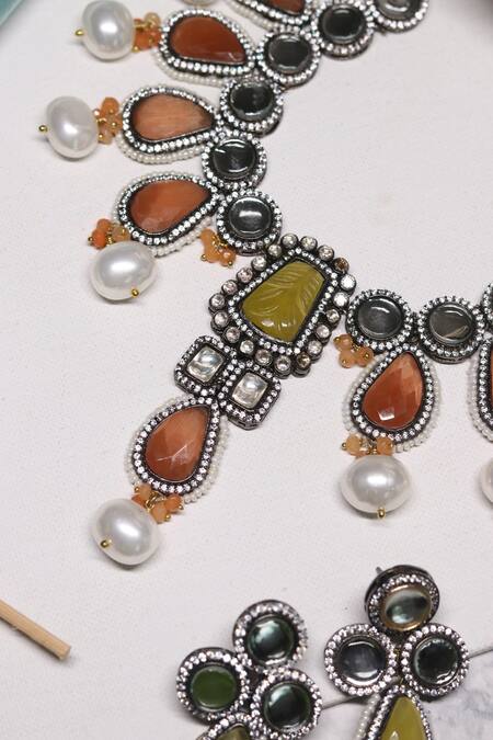 Shop Ishhaara Multi Color Stones Contrast Kundan Embellished Necklace Set With Maangtikka Shop_Ishhaara_Multi Color Stones Contrast Kundan Embellished Necklace Set With Maangtikka