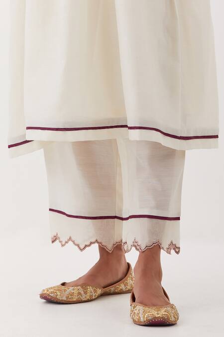 Buy Amisha Kothari Ivory Chanderi , Organza Kurta Set Candy Stripe Print Dupatta Buy_Amisha Kothari_Ivory Chanderi , Organza Kurta Set Candy Stripe Print Dupatta