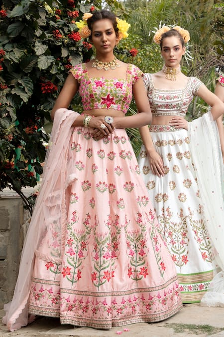 Buy_Keerthi Kadire_Peach Raw , Net, Dola Square Neck Embroidered Bridal Lehenga Set _Online_at_Aza_Fashions