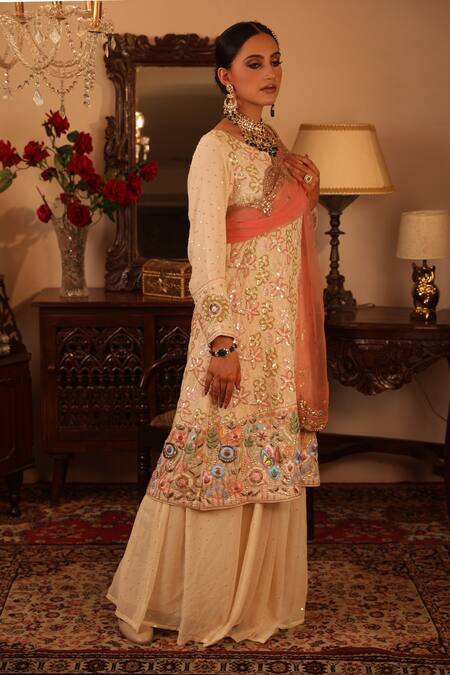 Ruh Clothing_White Georgette Round Chikankari Embroidered Kurta Set _Online_at_Aza_Fashions