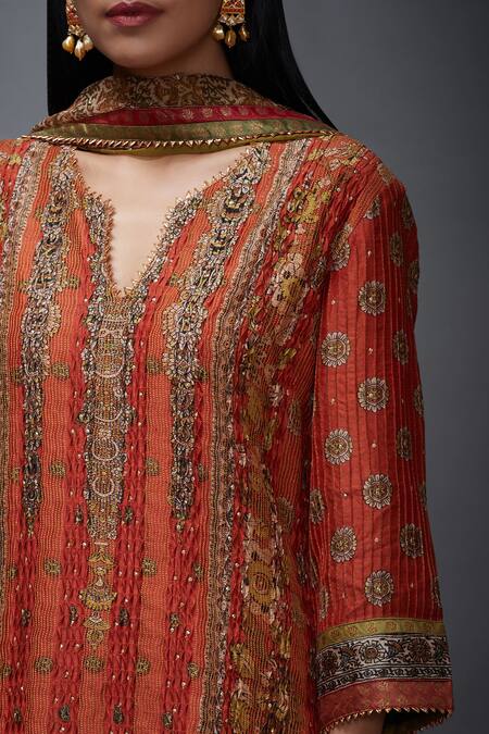 RI.Ritu Kumar_Green Textured Kurta With Skirt And Dupatta_at_Aza_Fashions