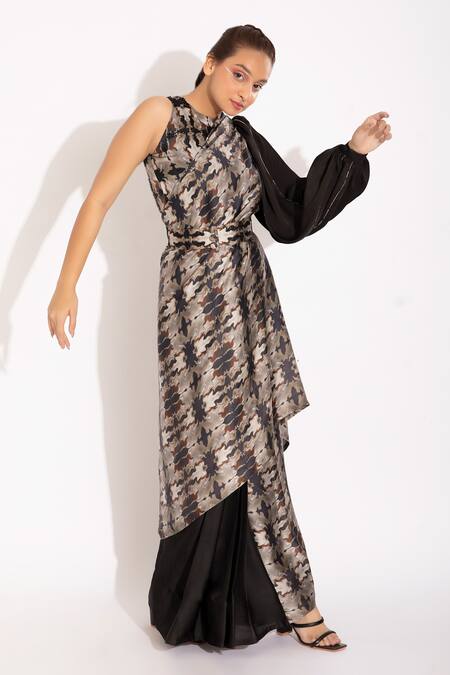 Studio Surbhi Blue Georgette, Satin Cut Work Round Abstract Illusion Print Pre-stitched Saree Online at Aza Fashions Studio Surbhi_Blue Georgette, Satin Cut Work Round Abstract Illusion Print Pre-stitched Saree _Online_at_Aza_Fashions