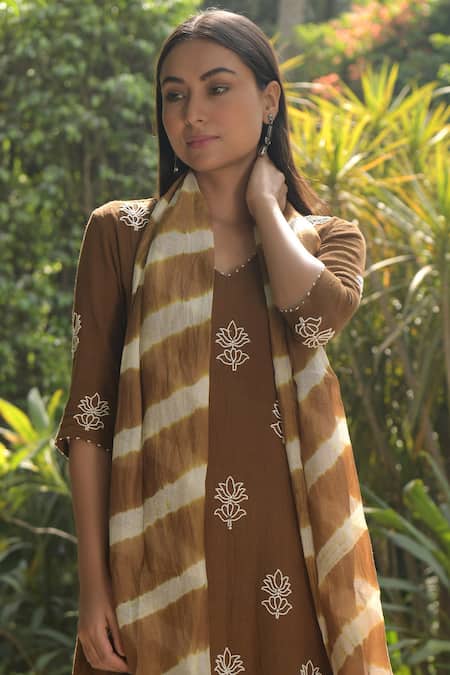 Buy_Rekha Agra_Brown Cotton Slub, Flat Chiffon V Neck Layered Long Kurta With Dupatta _Online_at_Aza_Fashions