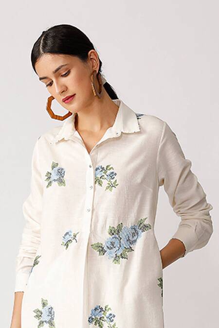 Umbar_White Cotton Spread Collar Embroidered Tunic_Online_at_Aza_Fashions