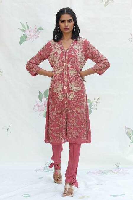 Shop_Taavare_Pink Georgette V Neck Embroidered Kurta And Pant Set _at_Aza_Fashions